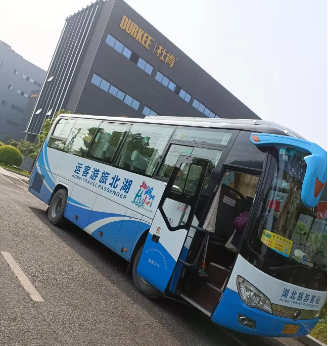 壹定发风管销售中心安徽明堂山景区旅游团建活动